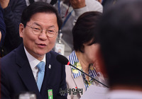 [포토] 김연철 후보에게 질의하는 천정배 의원