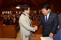 [포토] 우남 이승만 기념식서 악수나누는 '김문수-김진태'