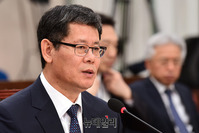 [포토] 질문에 답하는 김연철 통일부장관 후보