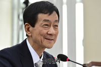 [포토] 밝은 얼굴의 진영 행안부 장관 후보자