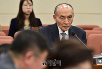 [포토] 답변하는 조동호 과학기술정보통신부 장관 후보자