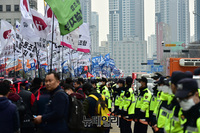 [포토] 행진하는 전국노동자대회 참석자들