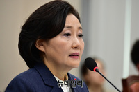 [포토] 의원들의 질문에 답하는 박영선 후보자
