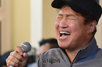 [포토] 9년만에 소극장 콘서트 앞둔 '김범룡' 연습실 공개