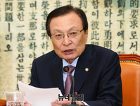 [포토] 모두발언 하는 이해찬 더불어민주당 대표