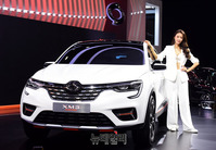 [포토] 모델 박소윤, 'XM3'와 우아한 포즈