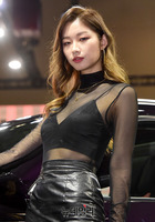 [포토] 모델 최유나, 르노삼성 'QM6'와 나란히