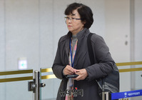 [포토] 검찰조사 출석하는 김은경 전 장관