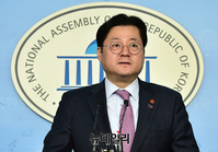 [포토] 당·정·청 협의 결과 브리핑하는 홍익표 대변인