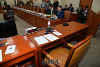 [포토] 피우진 국가보훈처장 불참, 파행된 국회 정무위 회의