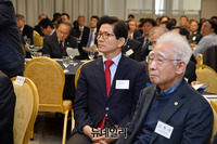 [포토] 이승만 전집 발간 기념식 참석한 김문수