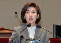 [포토] 의원총회서 모두발언하는 나경원 
