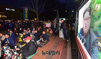 [포토] 文정권 규탄 집회에 등장한 北김정은 패러디 영상