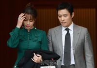 [포토] 다정하게 입장하는 '이병헌-이민정' 부부