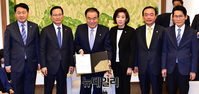 [포토] 한자리에 모인 문희상 의장과 여야 5당 원내대표