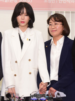 [포토] 손 잡은 '추혜선-윤지오'