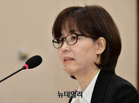 [포토] 의원들의 질문에 답하는 이미선 헌법재판관 후보자