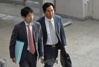 [포토] 법원 들어서는 조현오 전 경찰청장