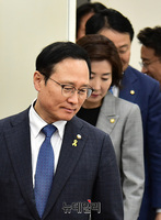 [포토] 운영위원장실 입장하는 여야3당 원내대표