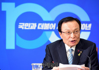 [포토] 기자간담회 갖는 이해찬 민주당 대표