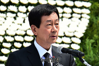 [포토] 세월호 참사 일반인 희생자 추모식 찾은 진영 장관