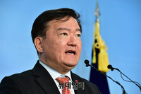 [포토] 현안 관련 논평하는 민경욱 자유한국당 대변인