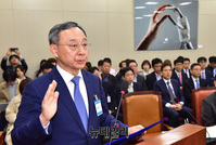 [포토] 증인선서 하는 황창규 KT회장