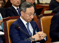 [포토] 청문회 출석한 황창규 KT회장