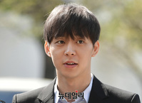 [포토] 여유있는 표정으로 경찰 출석한 박유천
