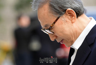 [포토] 재판 참석한 이명박 전 대통령...증인 이상주는 불출석