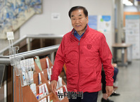 [포토] MB재판, 법정 향하는 이재오 상임고문