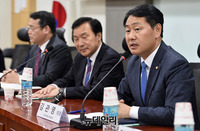 [포토] 토론회서 발언하는 김관영 원내대표 