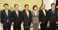 [포토] 한자리에 모인 문희상 국회의장과 5당 원내대표
