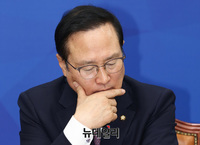 [포토] 생각하는 홍영표 더불어민주당 원내대표
