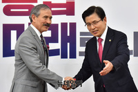 [포토] 인사 나누는 황교안 대표와 해리 해리스 대사