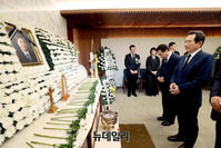 [포토] 故 김홍일 전 의원 빈소 찾은 정세균 전 국회의장