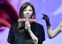 [포토] 데뷔 이후 첫 긴머리로 컴백한 트와이스 정연