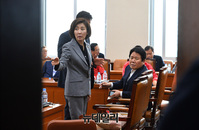 [포토] 행안위 회의실에서 긴급의총 갖는 자유한국당