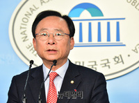 [포토] 오신환 의원 사보임 관련 기자회견 갖는 이주영 국회 부의장