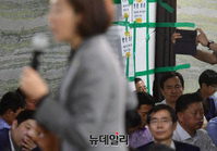 [포토] 지친 자유한국당, 부서진 의안과 문