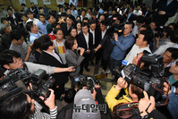 [포토] 점거농성 마무리 발언하는 나경원 한국당 원내대표