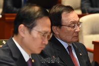 [포토] 의원총회 참석한 이해찬-홍영표