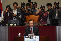 [포토] 민주당 의원총회, 발언하는 이해찬 대표