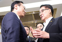 [포토] 대화나누는 '홍영표-박지원'
