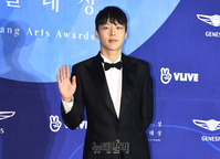 [포토] 배우 장기용, 설레는 손인사