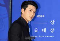 [포토] 부드러운 눈빛 보내는 현빈