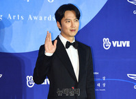 [포토] 배우 김남길, 상남자의 손인사