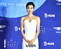 [포토] 섹시한 드레스 입은 배우 이주영