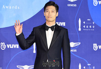 [포토] 블랙수트 입은 배우 박훈