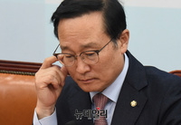 [포토] 생각하는 홍영표 민주당 원내대표